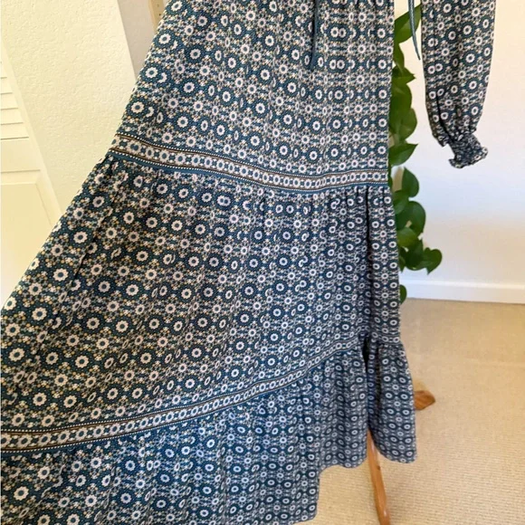 Max Studio Long Sleeve Floral Dress in Blue and White - Picture 3 of 5